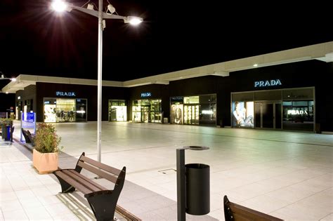 outlet prada casette d'ete prezzi